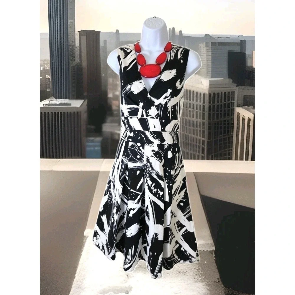 Christopher & Banks Dress 10 Black &White Sleeveless Surplice V-neck Zip Pleats